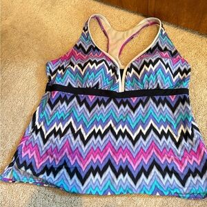 Zero Exposure Colorful Zigzag Pattern Tank Top